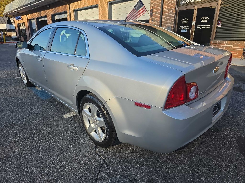 2011 Chevrolet Malibu Image 3