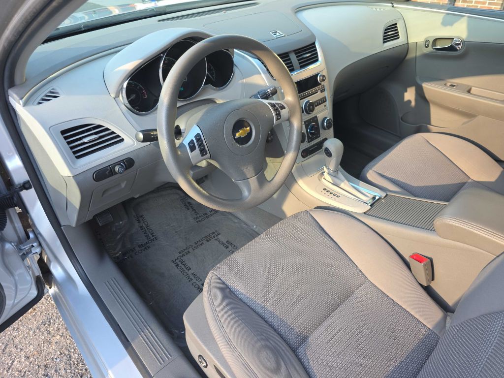 2011 Chevrolet Malibu Image 9