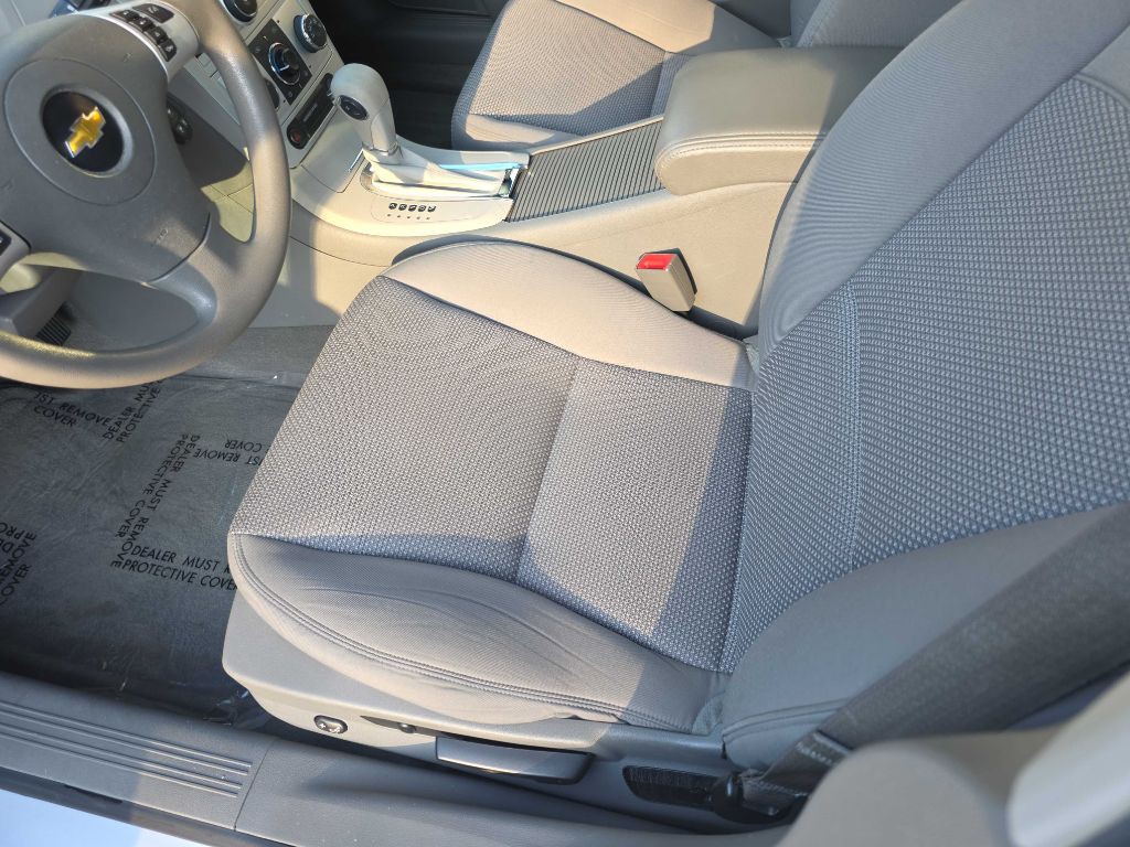 2011 Chevrolet Malibu Image 10