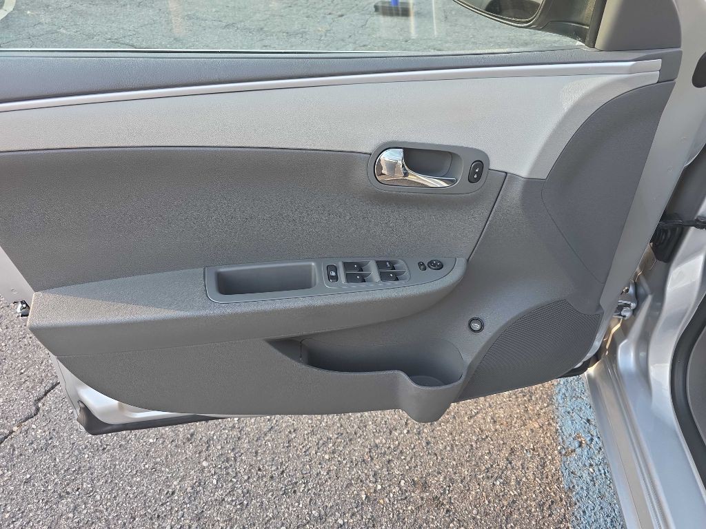 2011 Chevrolet Malibu Image 11