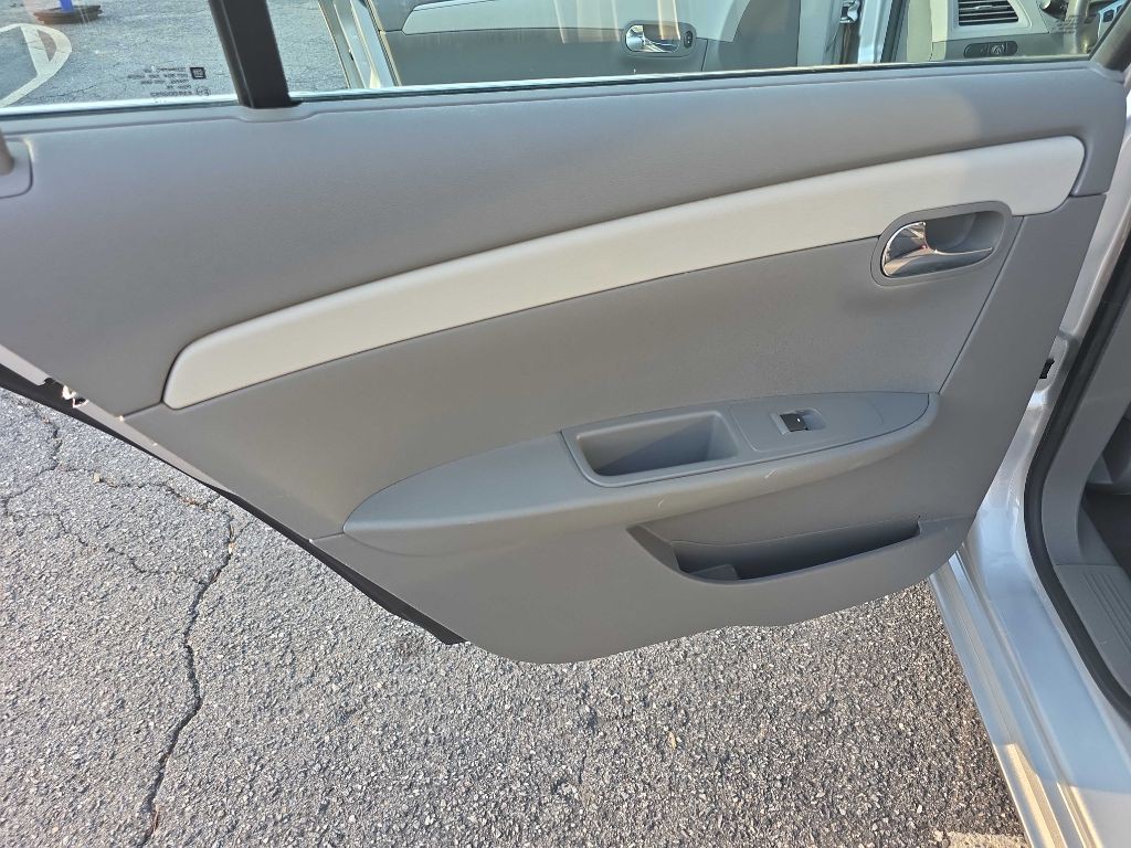 2011 Chevrolet Malibu Image 16