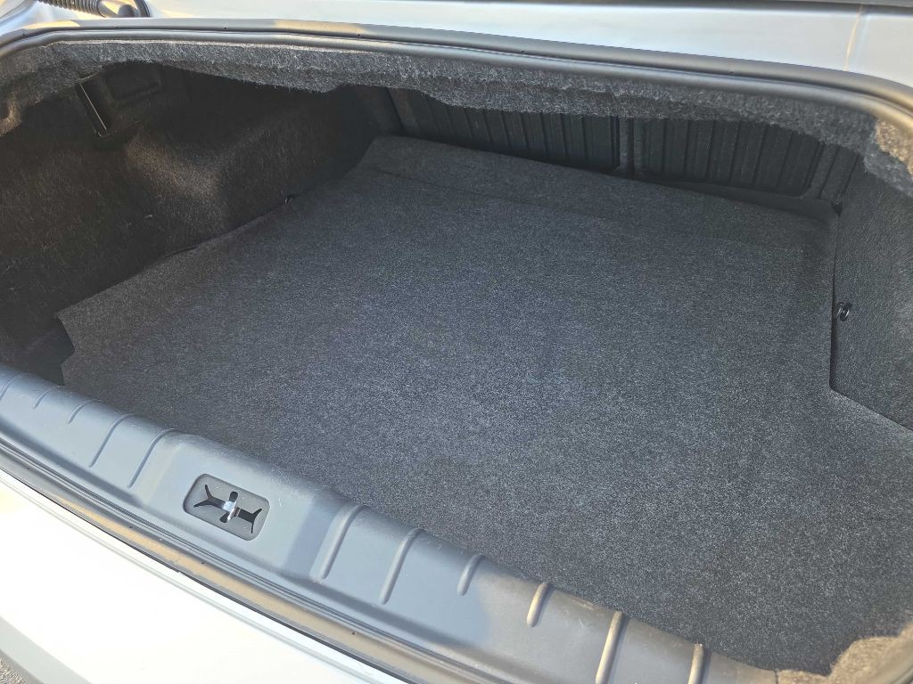 2011 Chevrolet Malibu Image 17