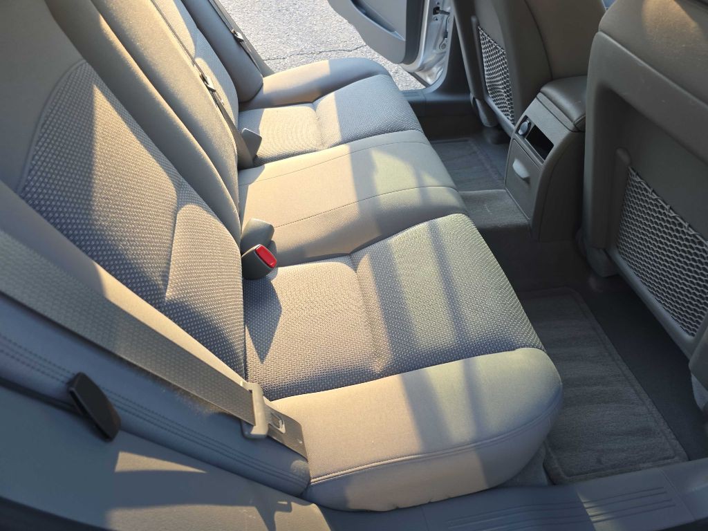 2011 Chevrolet Malibu Image 18