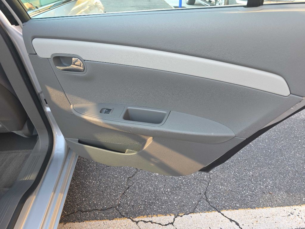 2011 Chevrolet Malibu Image 19