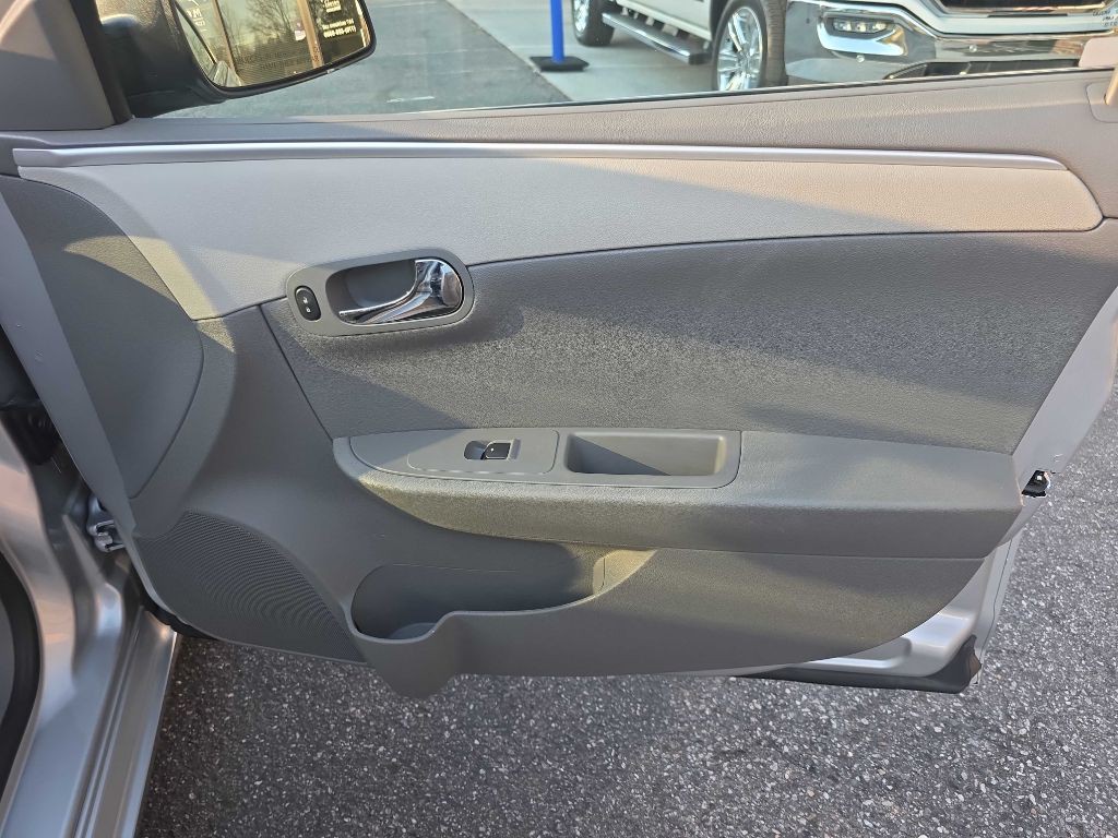 2011 Chevrolet Malibu Image 22