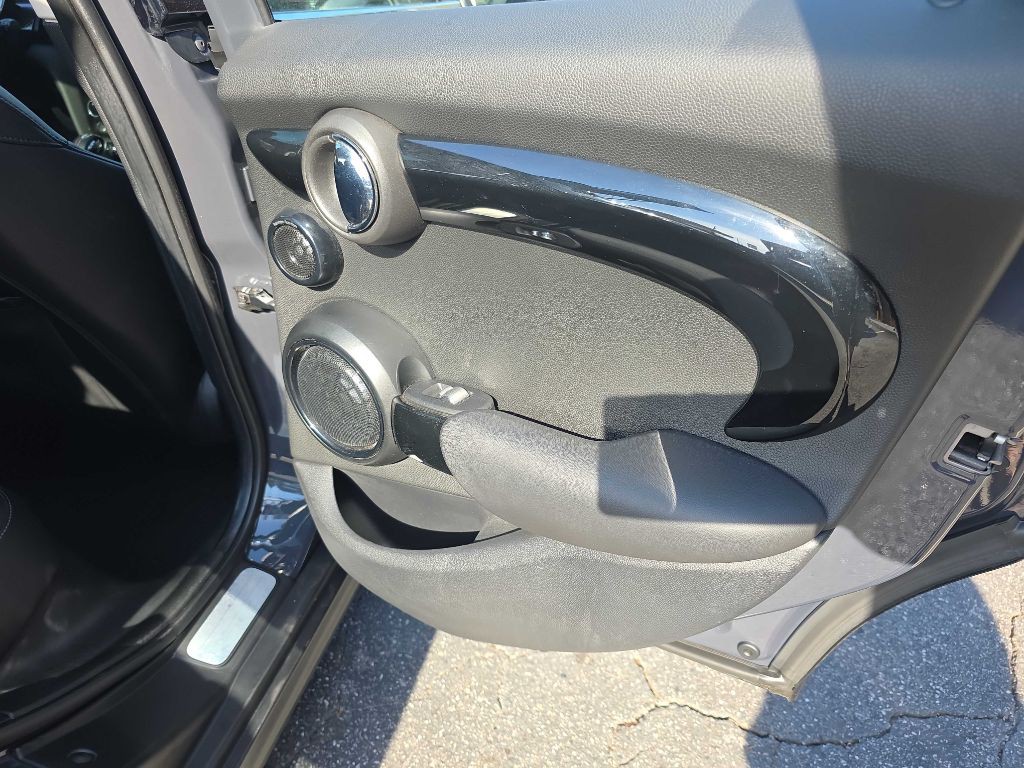 2019 MINI Cooper Image 16