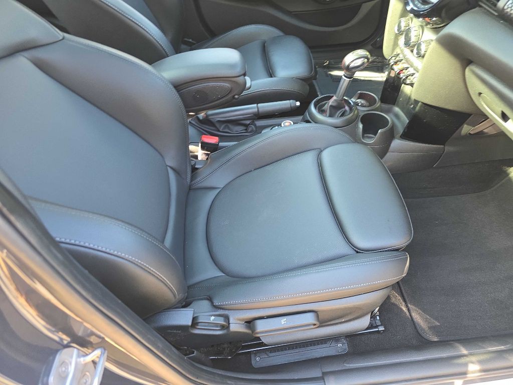 2019 MINI Cooper Image 18