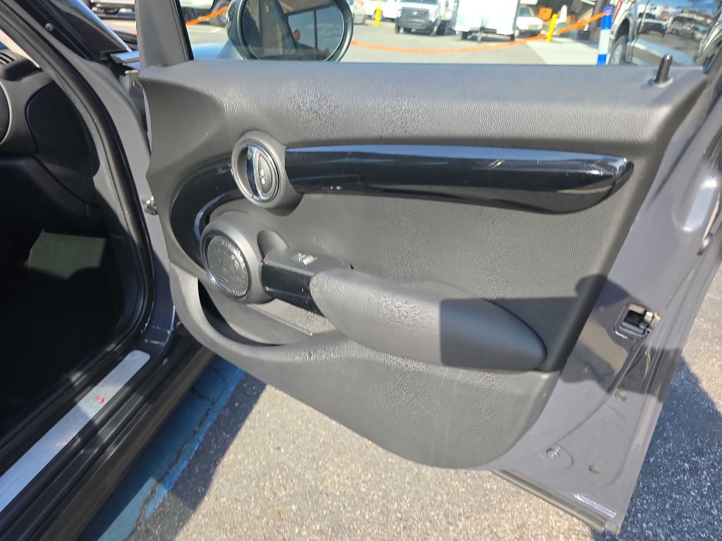 2019 MINI Cooper Image 19