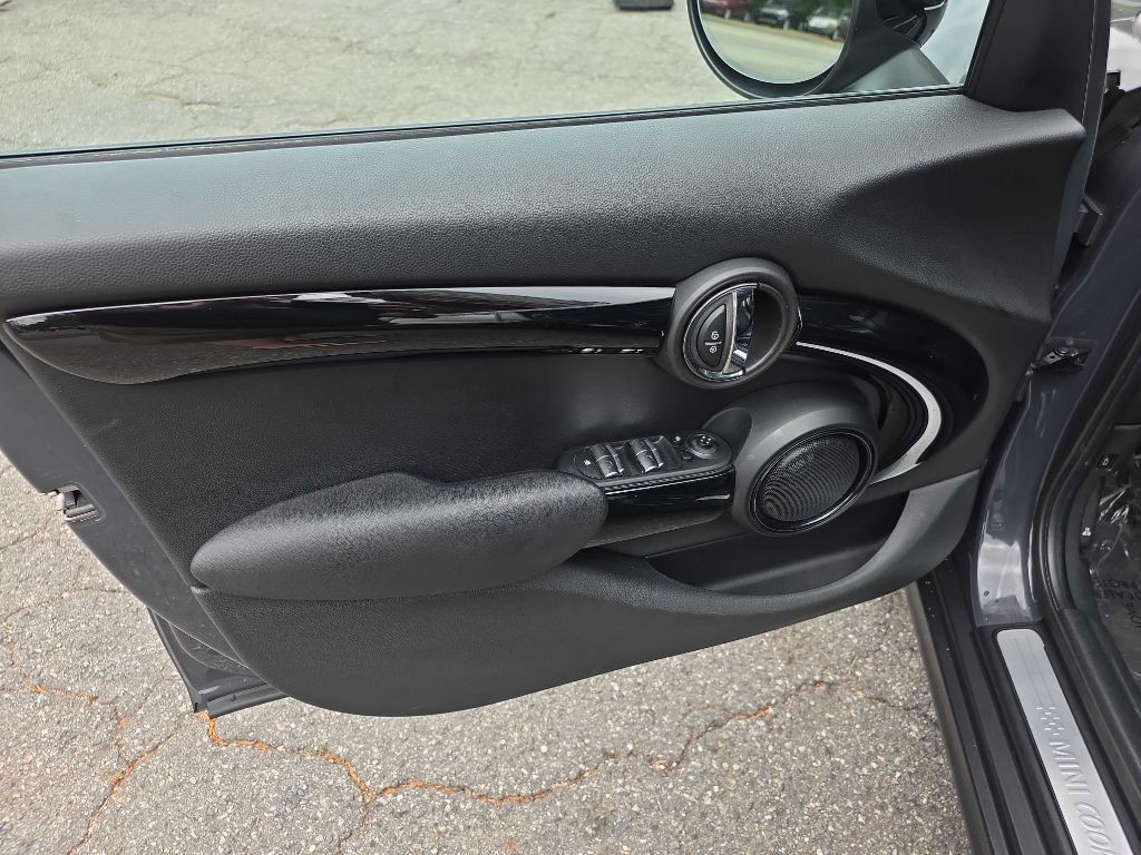 2019 MINI Cooper Image 11