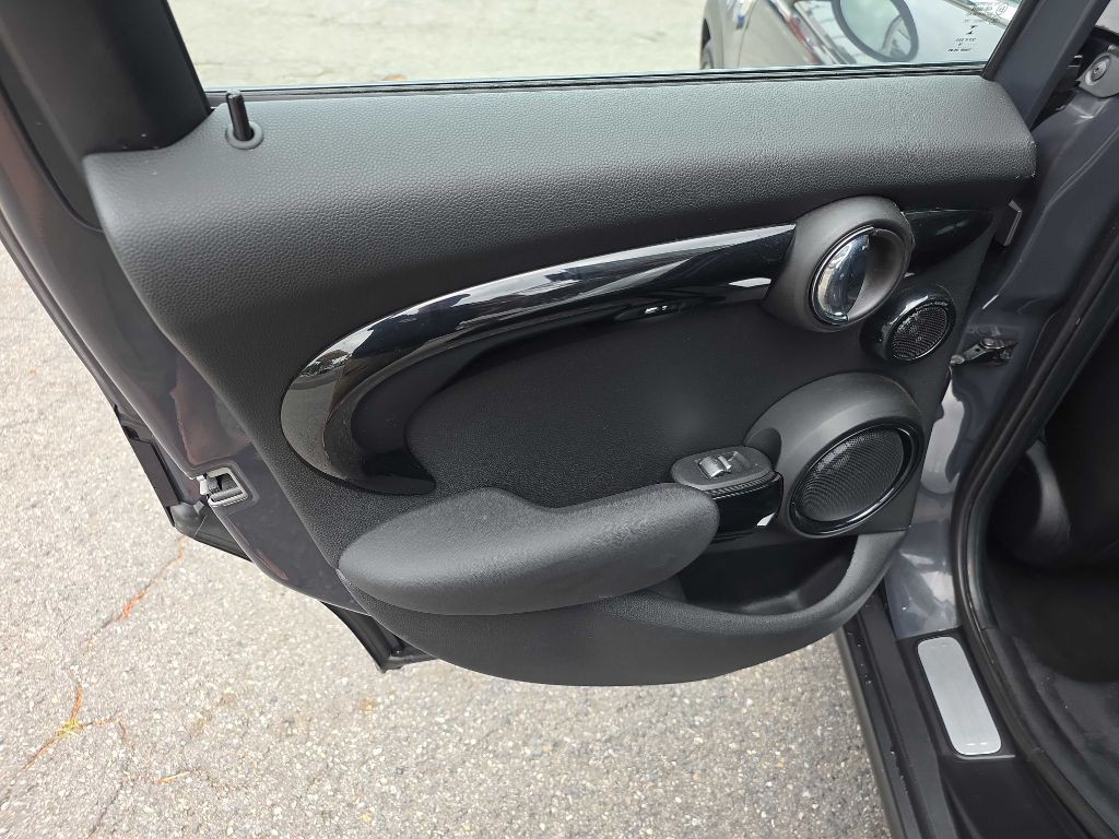 2019 MINI Cooper Image 17