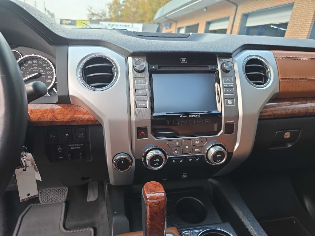 2016 Toyota Tundra Image 12