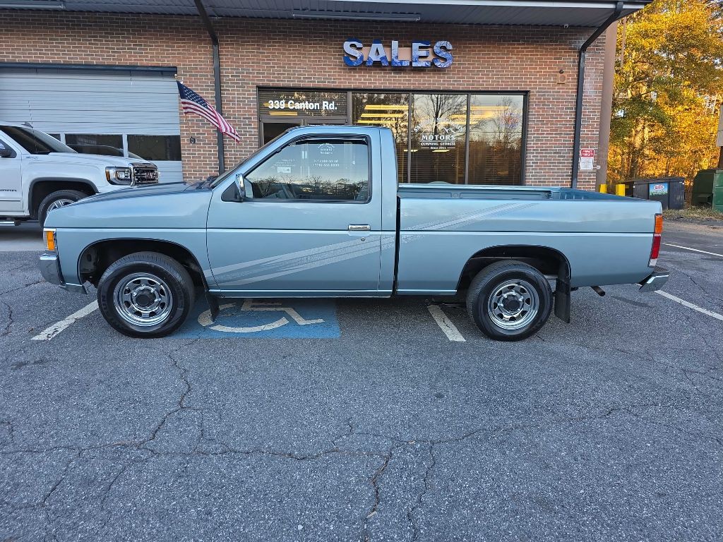 1993 Nissan Truck Image 2