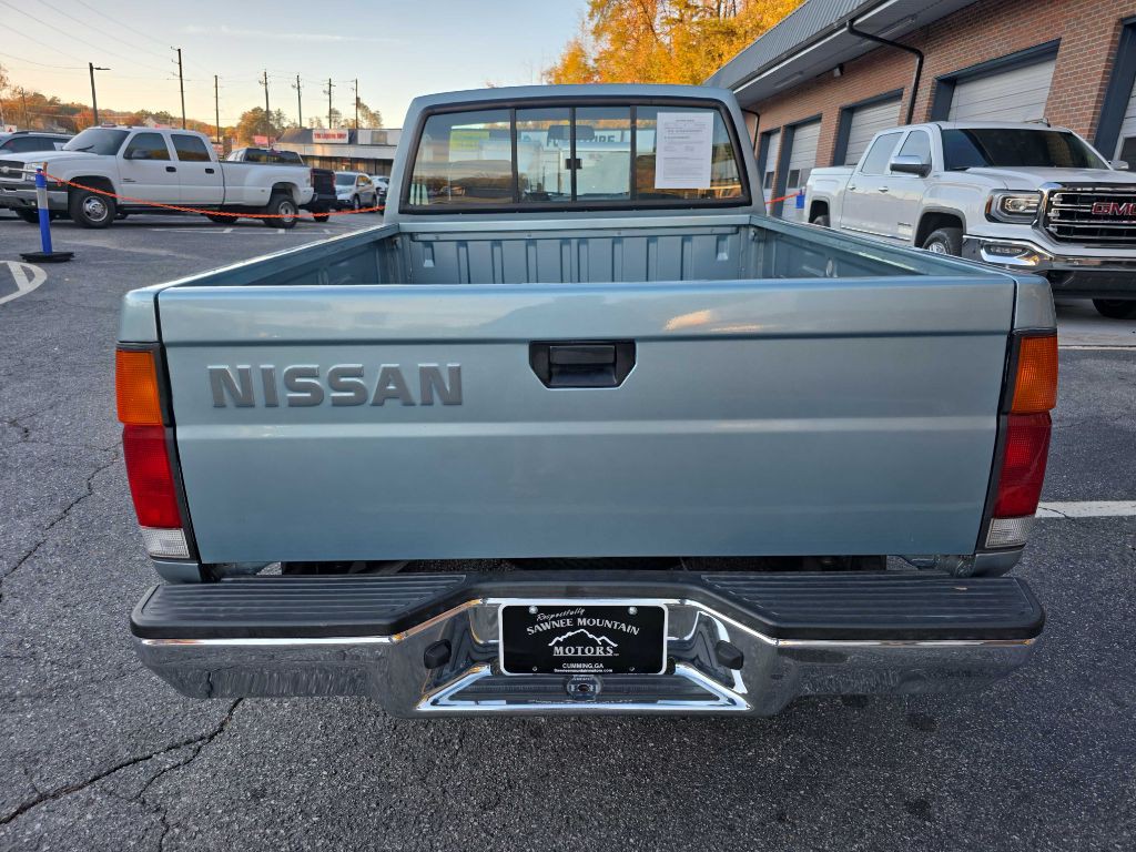 1993 Nissan Truck Image 4