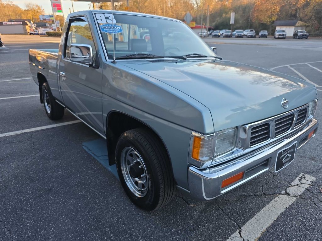 1993 Nissan Truck Image 7