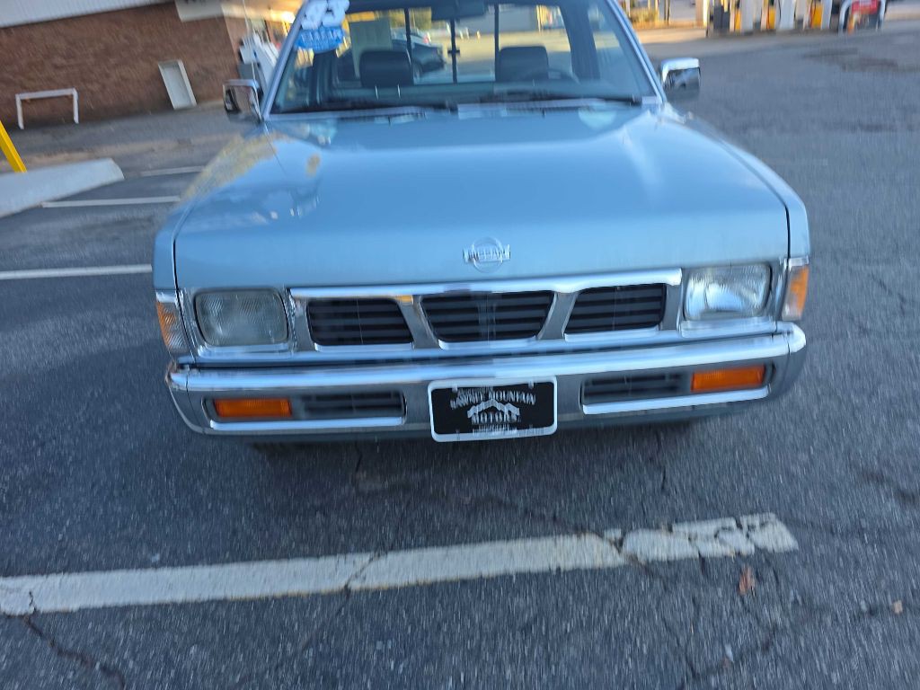 1993 Nissan Truck Image 8