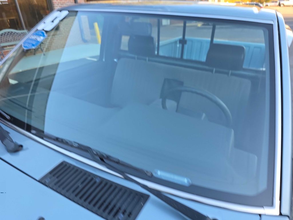 1993 Nissan Truck Image 10