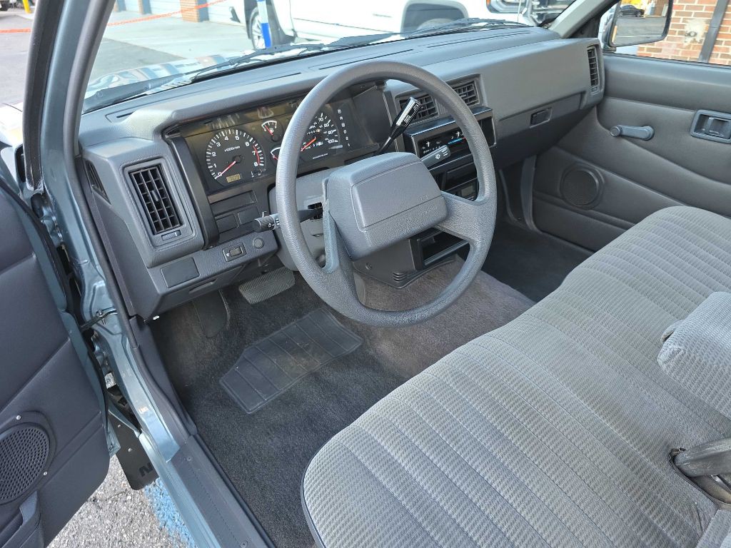 1993 Nissan Truck Image 15