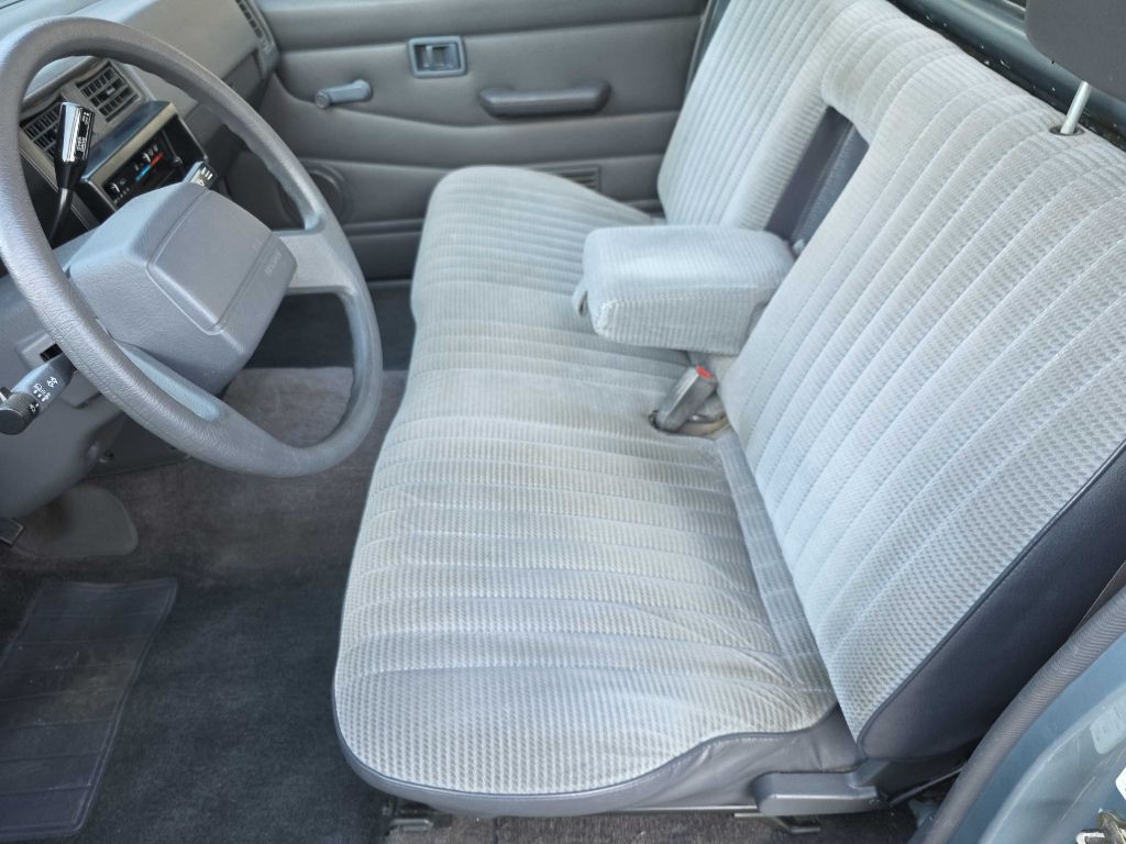 1993 Nissan Truck Image 16