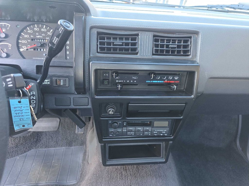 1993 Nissan Truck Image 20