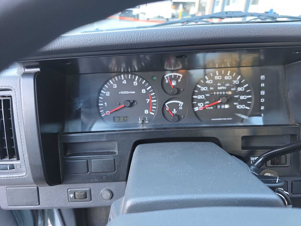 1993 Nissan Truck Image 21