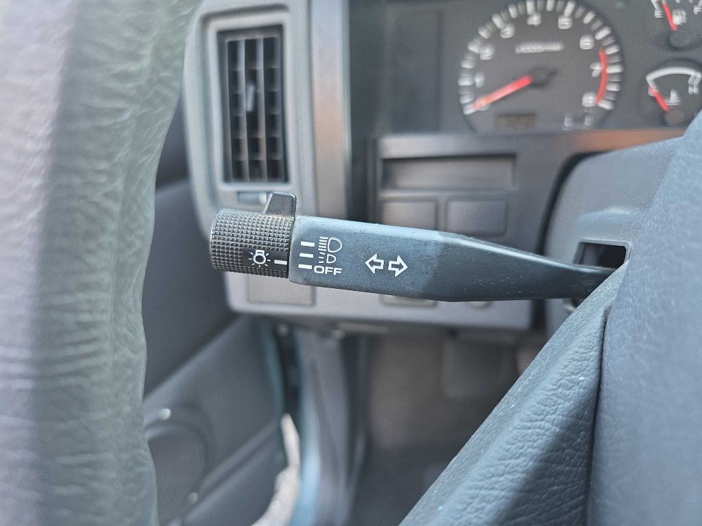 1993 Nissan Truck Image 24