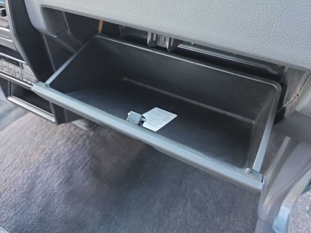1993 Nissan Truck Image 32