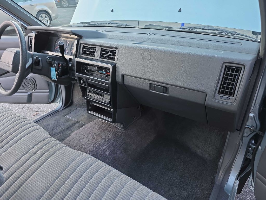 1993 Nissan Truck Image 34