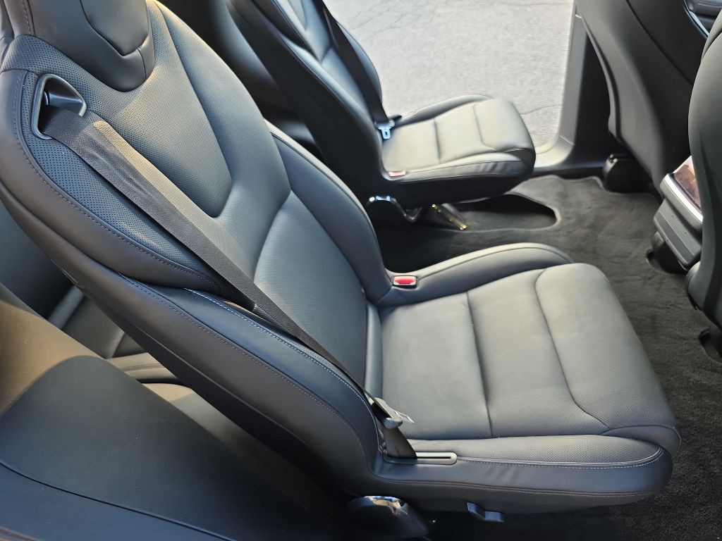 2022 Tesla Model X Image 16