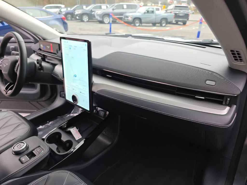 2021 Ford Mustang Image 25