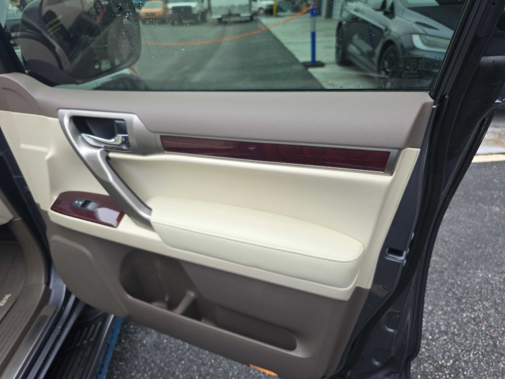 2015 Lexus GX 460 Image 28