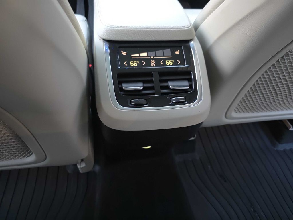 2016 Volvo XC90 Image 20