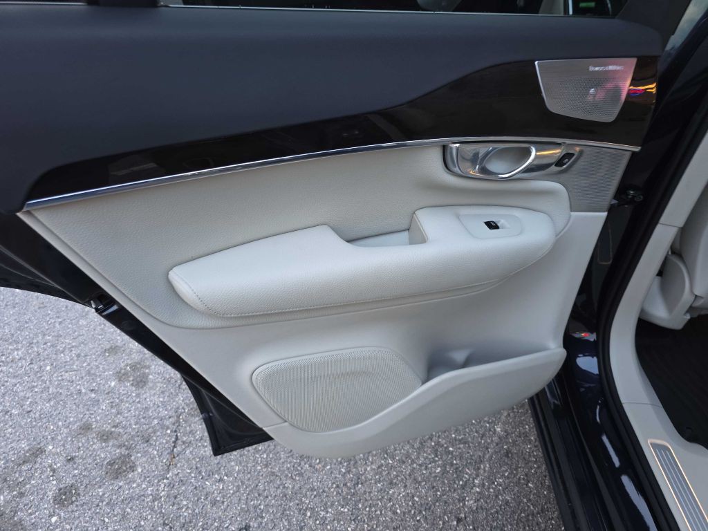 2016 Volvo XC90 Image 21