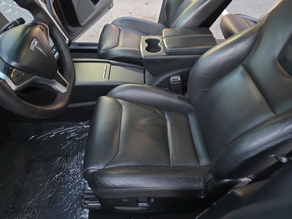 2016 Tesla Model X Image 9