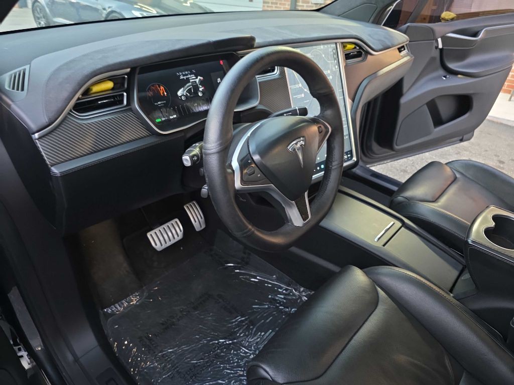 2016 Tesla Model X Image 10