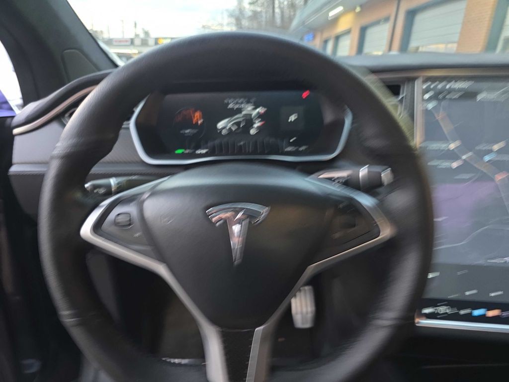 2016 Tesla Model X Image 11