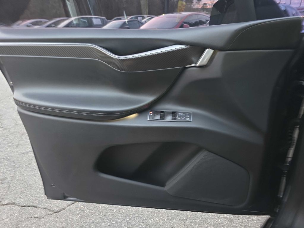 2016 Tesla Model X Image 12