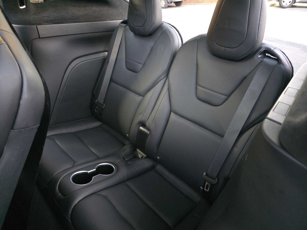 2016 Tesla Model X Image 18