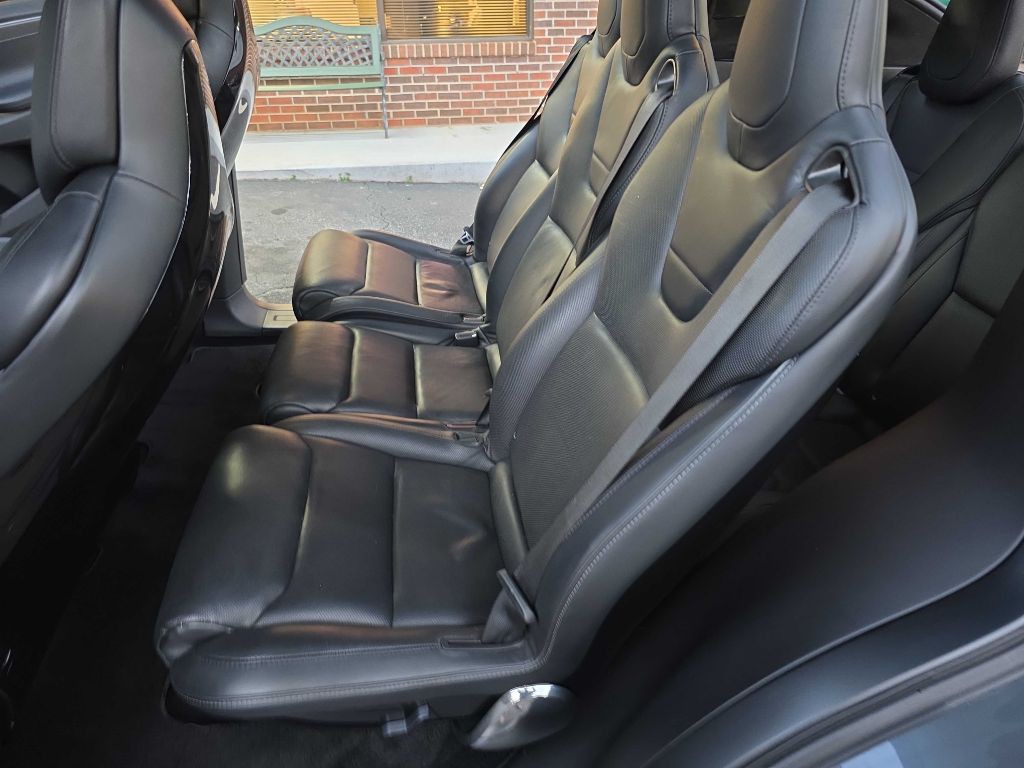 2016 Tesla Model X Image 19