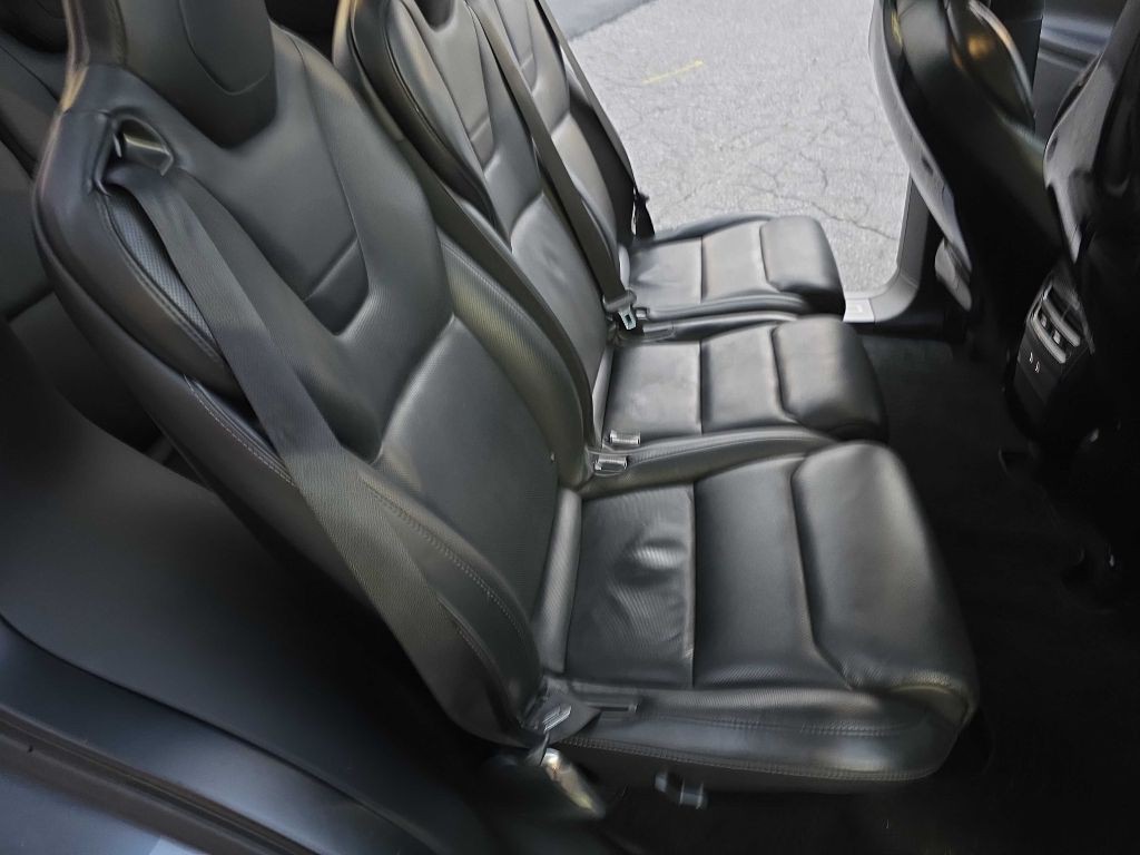 2016 Tesla Model X Image 20