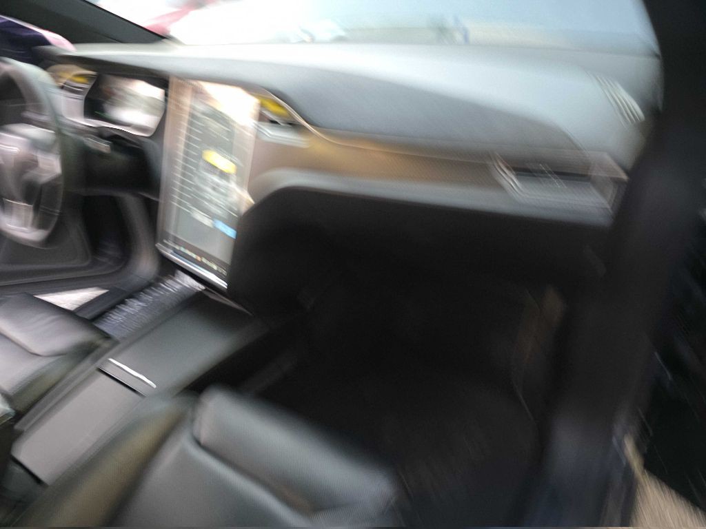 2016 Tesla Model X Image 23