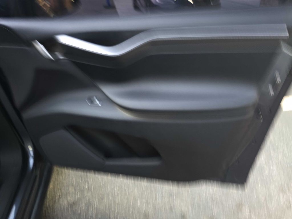 2016 Tesla Model X Image 24