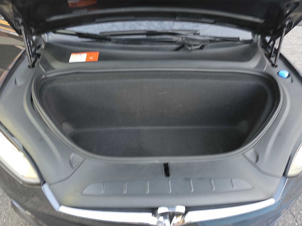 2016 Tesla Model X Image 25