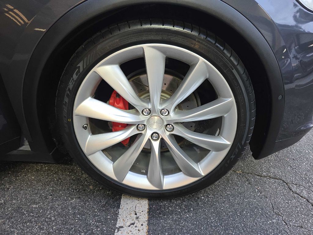 2016 Tesla Model X Image 26