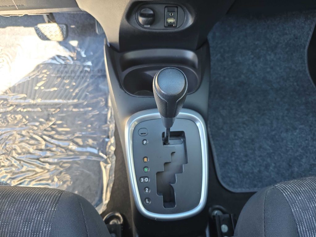 2017 Toyota Yaris Image 12