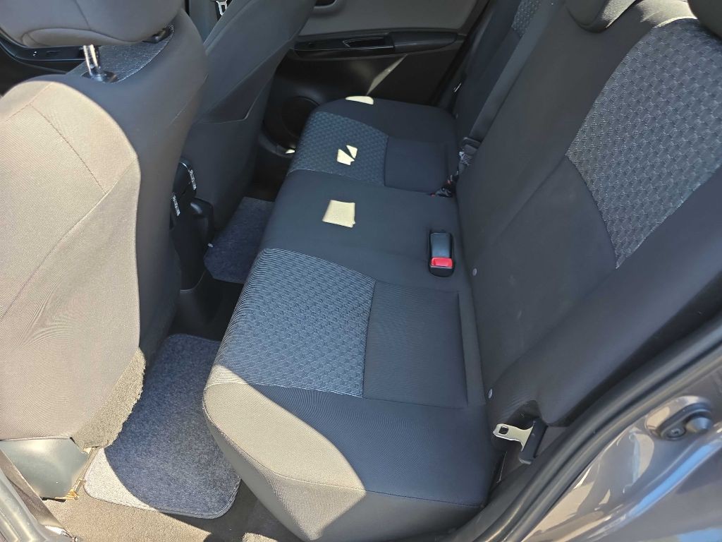 2017 Toyota Yaris Image 15