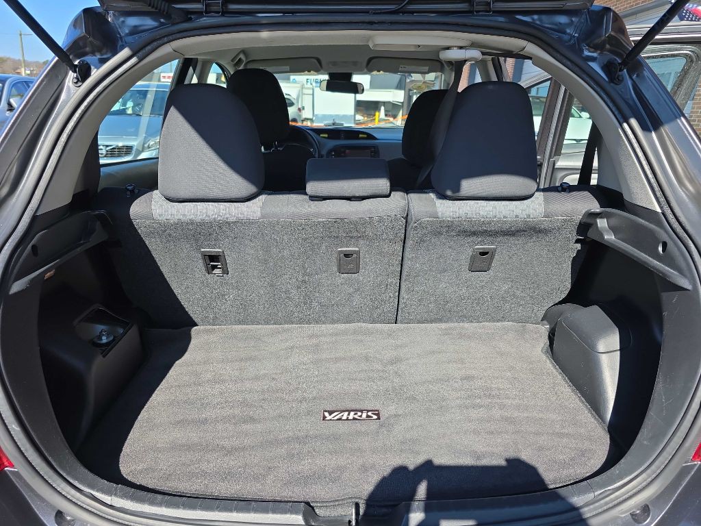 2017 Toyota Yaris Image 16