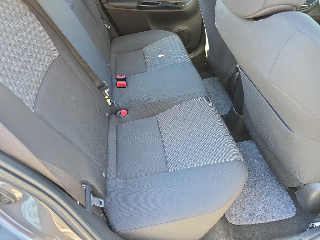 2017 Toyota Yaris Image 17