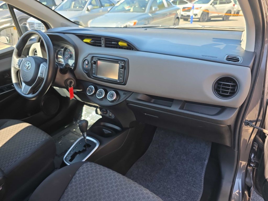 2017 Toyota Yaris Image 20