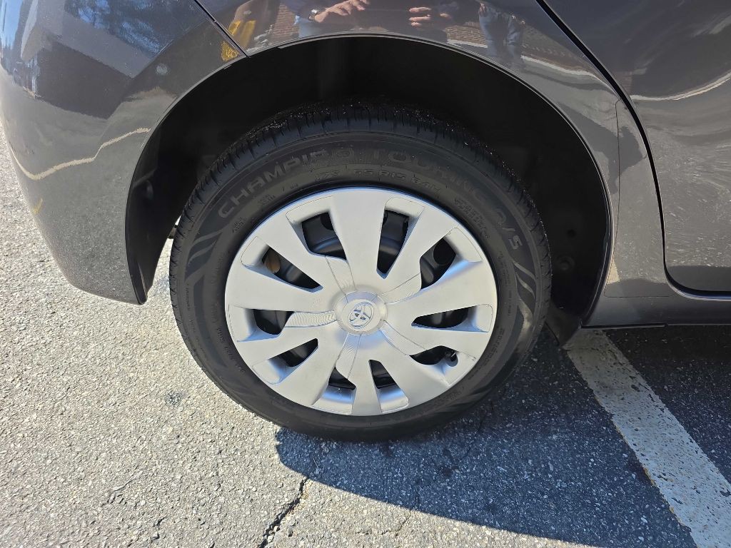 2017 Toyota Yaris Image 22