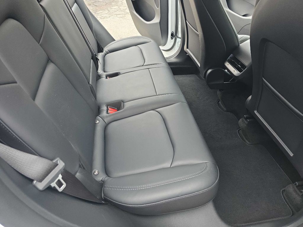 2022 Tesla Model Y Image 16